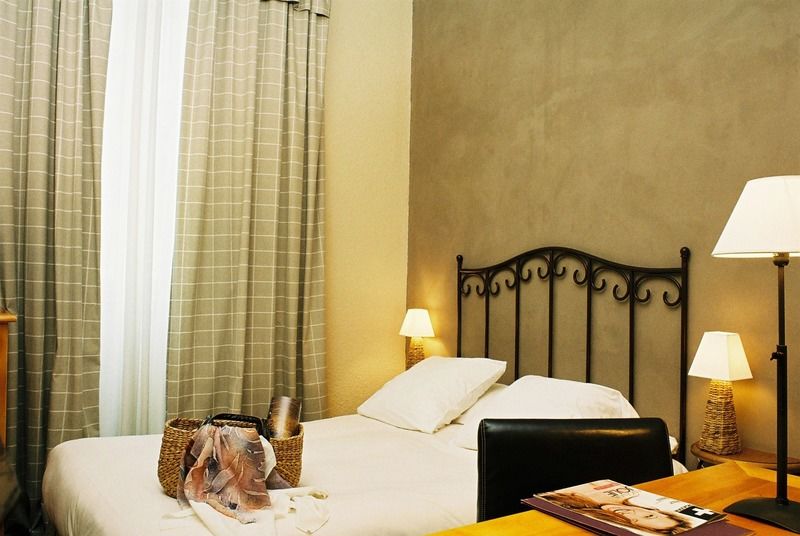 Hotel De L'Horloge Aviñón Habitación foto